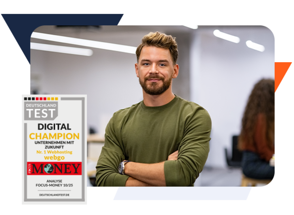 Lächelnder Mann in modernem Büro mit Digital Champion-Auszeichnung von Focus-Money für webgo als Nr. 1 Webhosting-Unternehmen. Auszeichnung von Focus-Money 10/25 für Zukunftsfähigkeit und digitale Kompetenz.