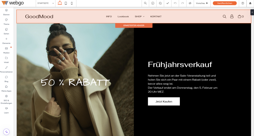 Das Bild zeigt ein Screenshot aus dem webgo Baukasten Editor. Darauf zu sehen ist eine Frau mit beigefarbenem Mantel und schwarzer stylisher Sonnenbrille, die Ihre Hand vor das Gesicht hält. Hervorgehoben sind die Features der Onlineshop Erstellung: "inkl. kostenloser Bilddatenbank", "Einfache SEO Einstellungen" und inklusive integriertem "KI Feature".