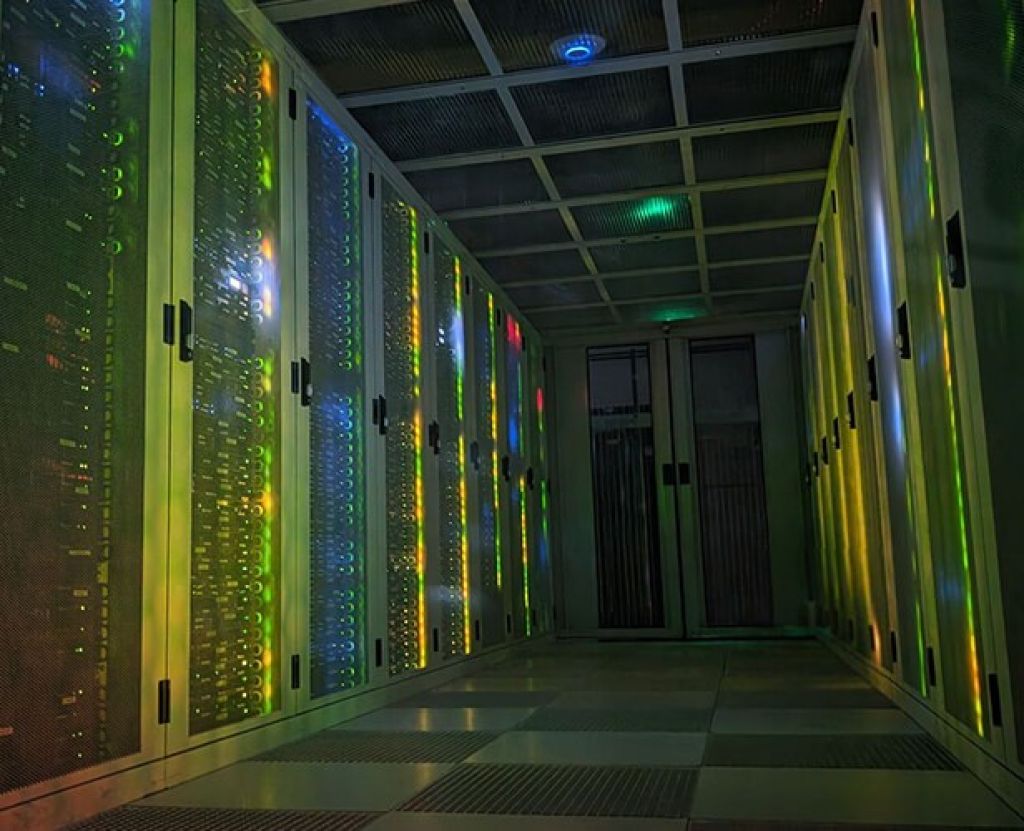 Hosting bei webgo! webgo betreibt seine eigene Rechenzentrumsfläche im Hamburger Rechenzentrum. 100 % Serverstandort Deutschland! 100 % webgo Service!.